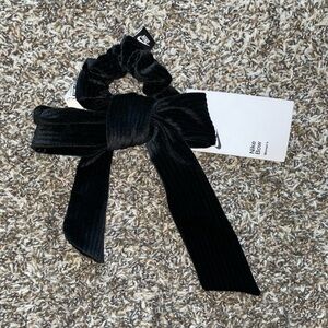 NWT Nike Bow velour scrunchie black